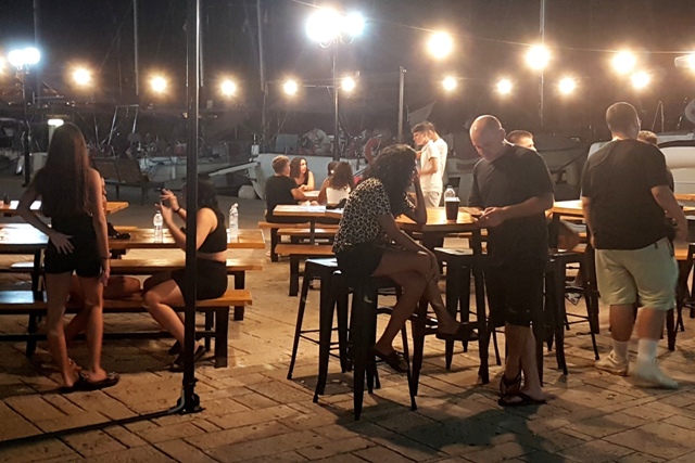 FAVELA BURGER - Mandrakia 